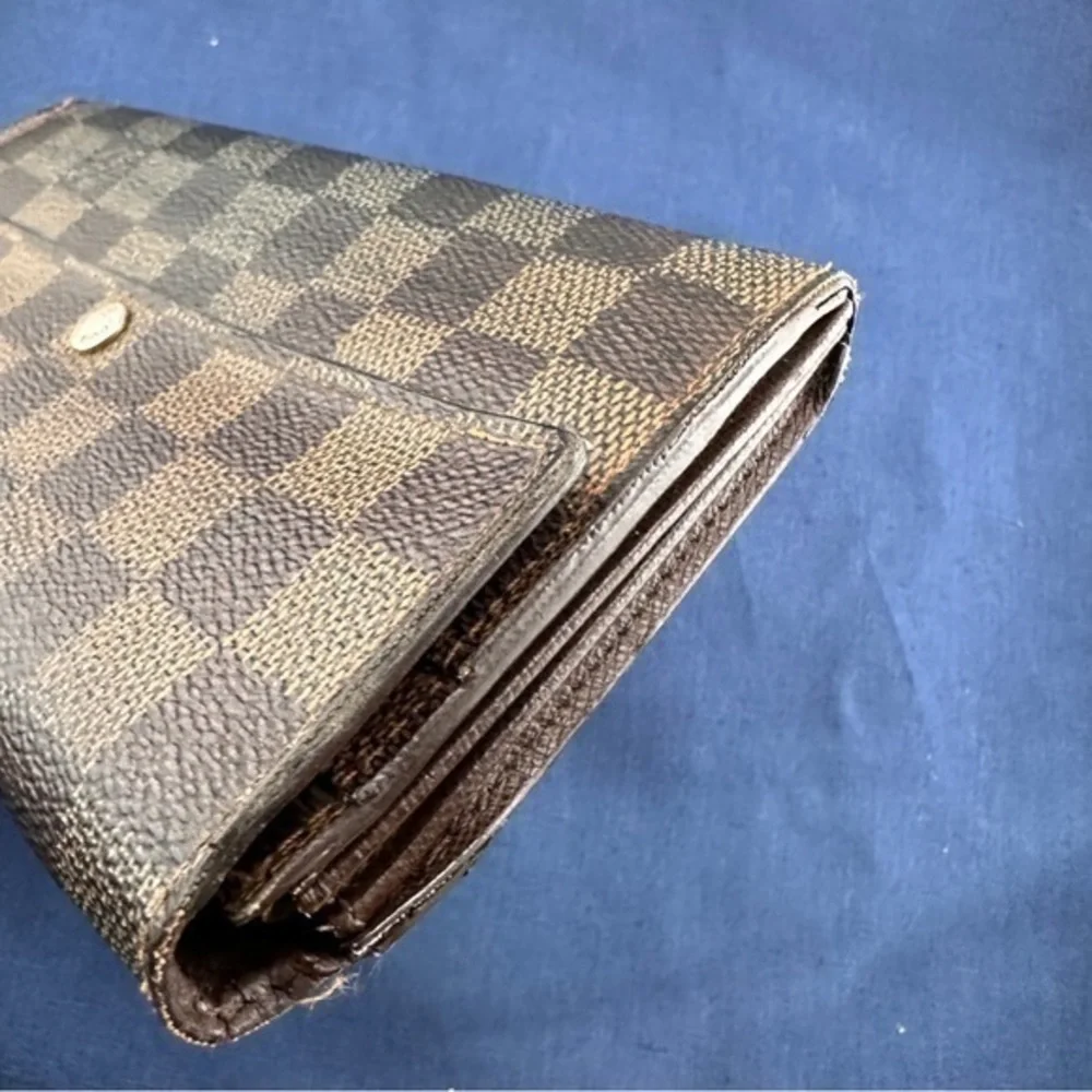 AUTHENTIC Louis Vuitton wallet. Damier Graphite Canvas.